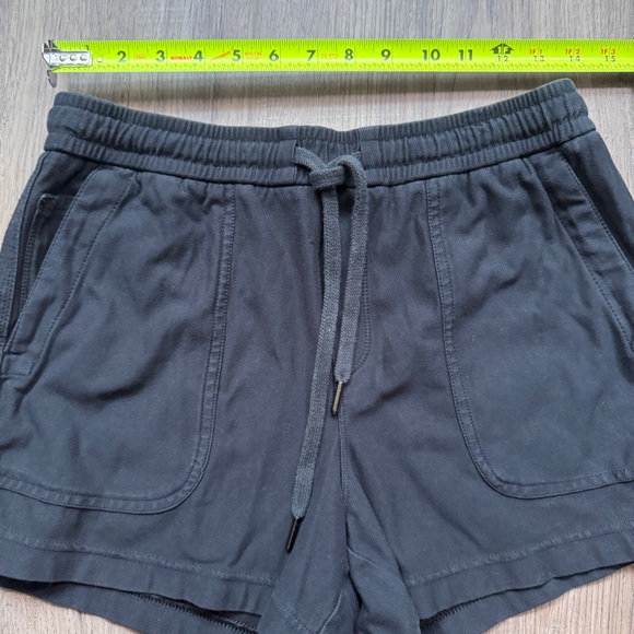 Athleta Women's Farallon Black Shorts - Size Small - Picture 2 of 7